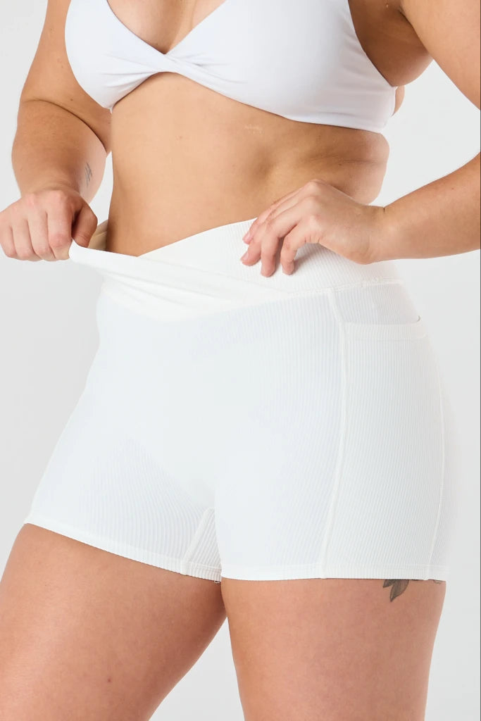 zleek premium cross over lounge short white